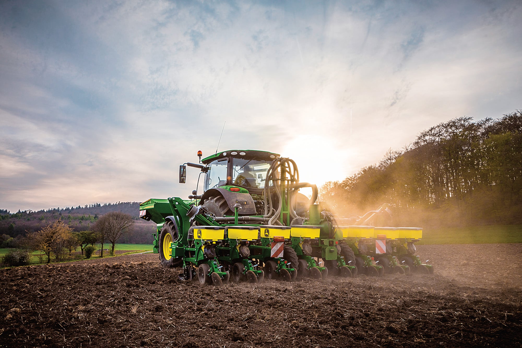 John Deere mit Sämaschine