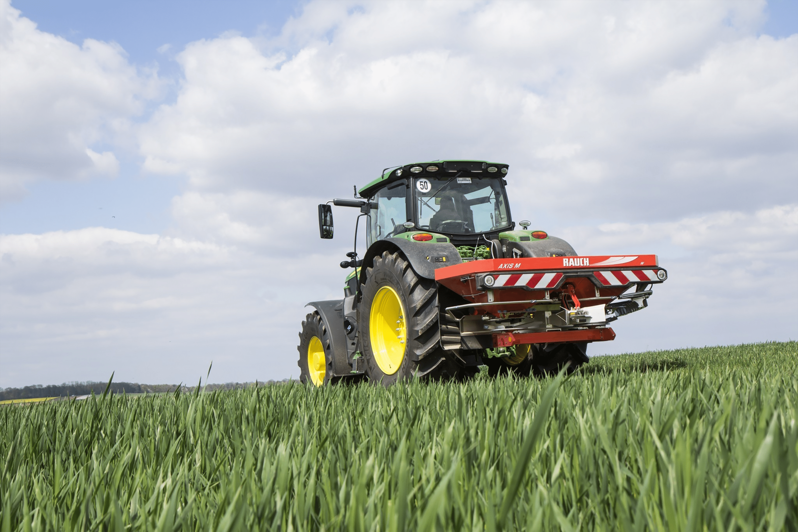 Rauch Düngerstreuer am Feld