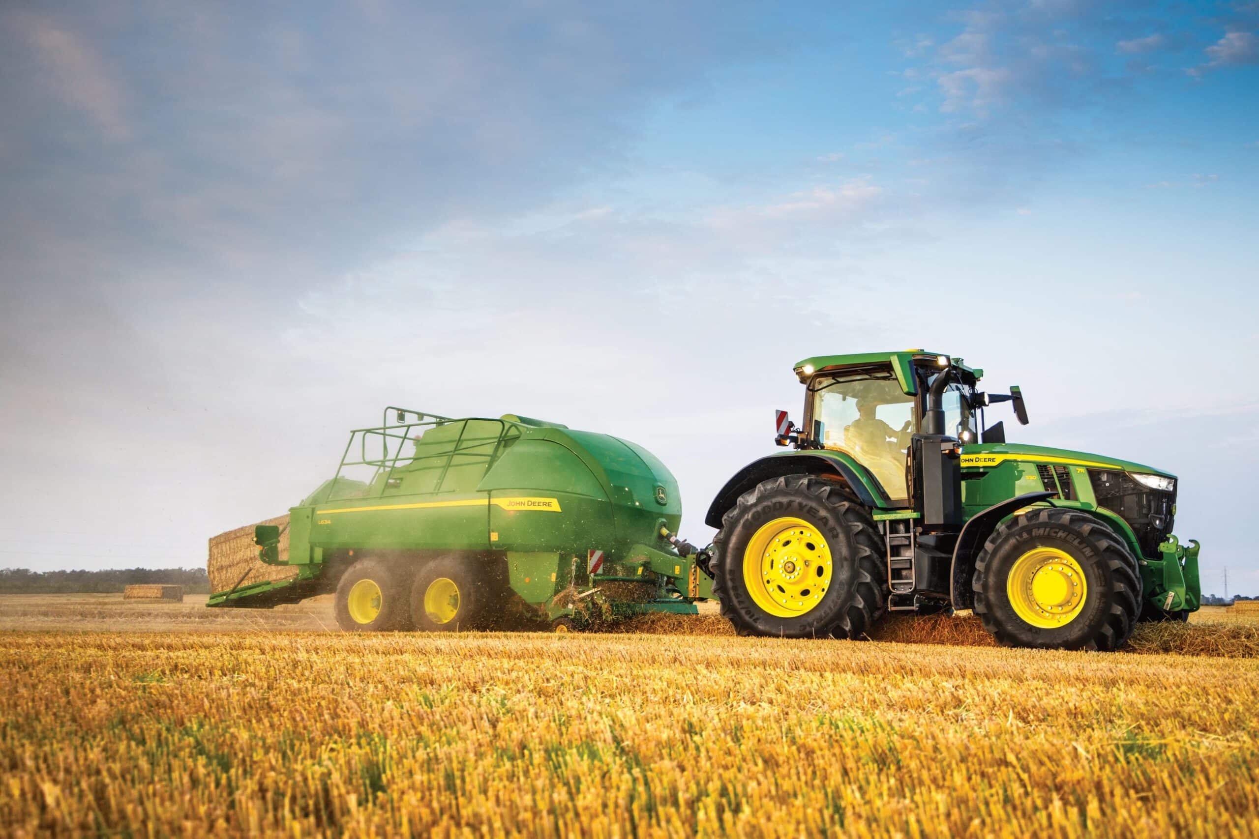 John Deere mit Großpackenpresse