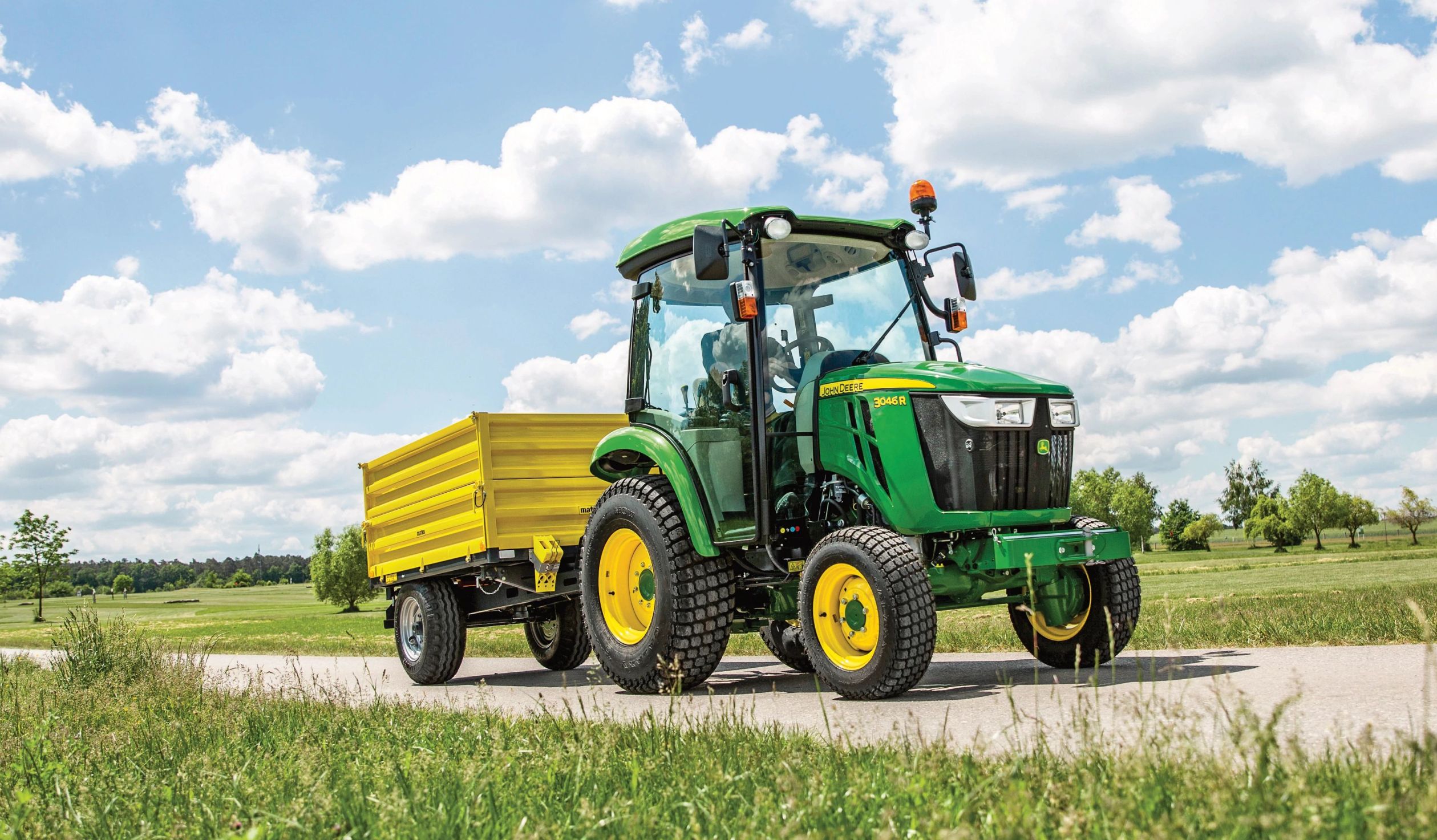 John Deere 3R mit Kabine