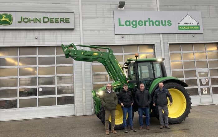 Übergabe eines neuen John Deere 6M125