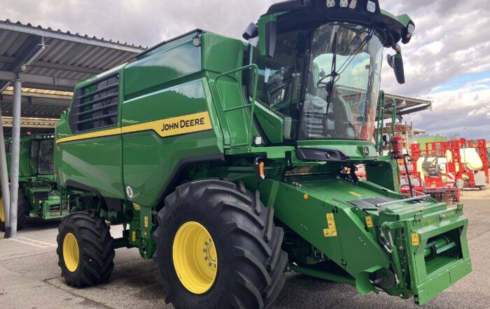 John Deere T5 600