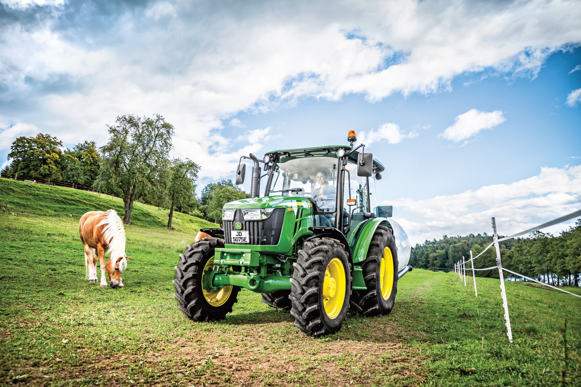 John Deere 5075E John Deere 5075E